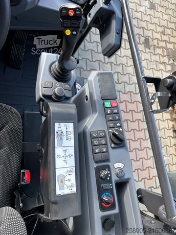 Wiellader BOBCAT L 85  Radlader  -  Breitreifen - Klima - Klapp