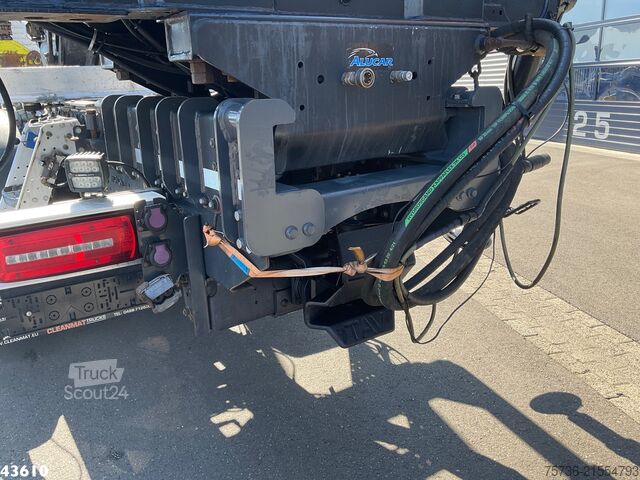 Crane truck DAF FAD XF 530 8x4 Holzkran