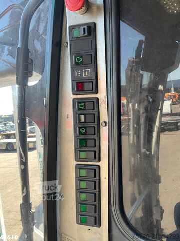 Crane truck DAF FAD XF 530 8x4 Holzkran