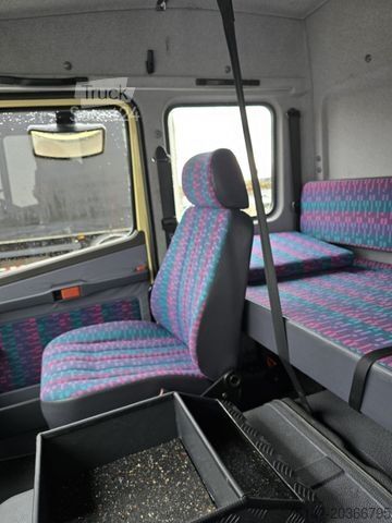 Kombiniran vozilo s ponjavo MERCEDES-BENZ 811 großes Haus / Doka 6 Sitzer AHK