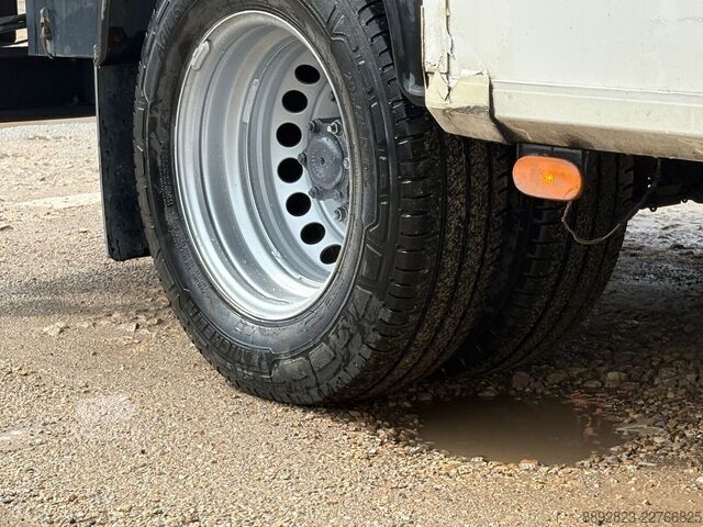 Причіп-платформа Mercedes-Benz Sprinter 516