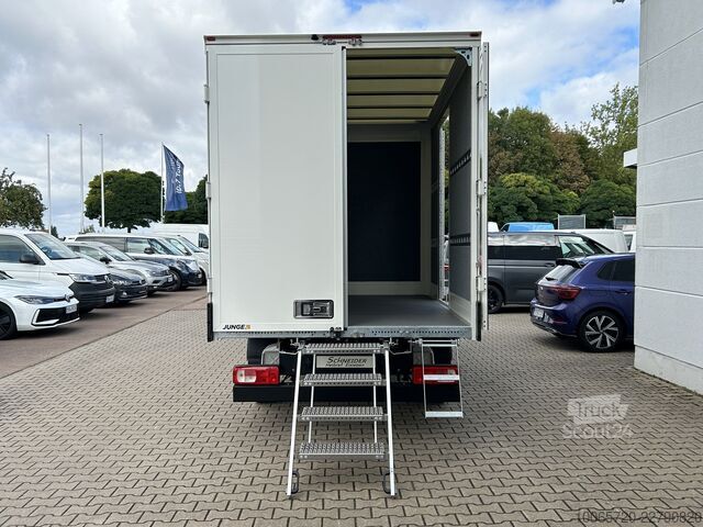 Transporter mit Koffer VW Crafter Koffer Junge Möbelkoffer Automat
