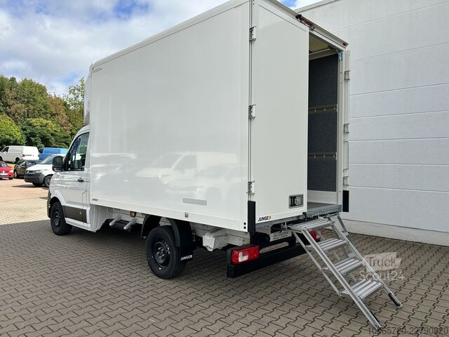 Transporter mit Koffer VW Crafter Koffer Junge Möbelkoffer Automat