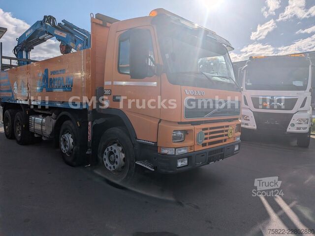 Kamion sa ravnom platformom VOLVO FM12-380 / 8X4 / 28m Hiab Kran / WINCH
