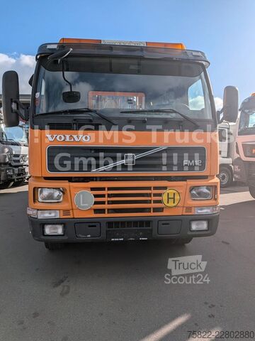Kamion sa ravnom platformom VOLVO FM12-380 / 8X4 / 28m Hiab Kran / WINCH
