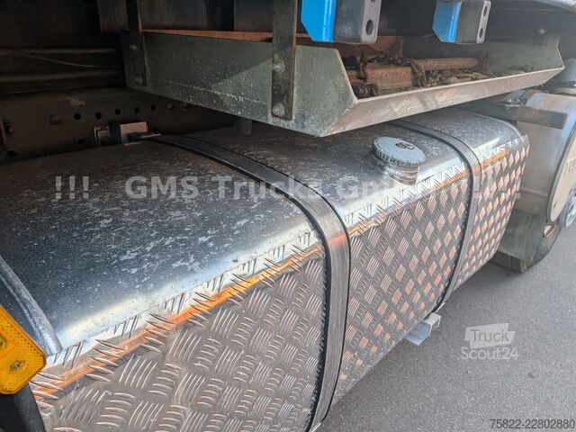 Kamion sa ravnom platformom VOLVO FM12-380 / 8X4 / 28m Hiab Kran / WINCH