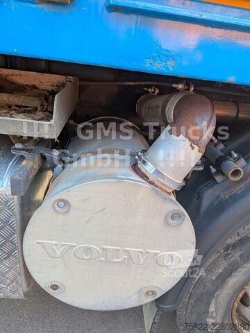 Kamion sa ravnom platformom VOLVO FM12-380 / 8X4 / 28m Hiab Kran / WINCH