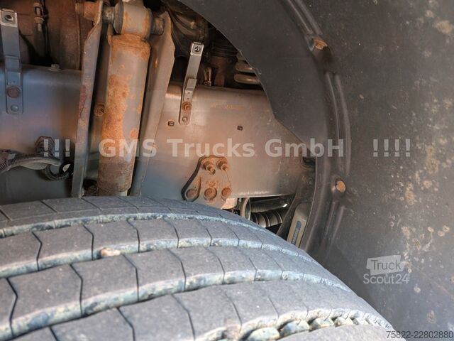 Kamion sa ravnom platformom VOLVO FM12-380 / 8X4 / 28m Hiab Kran / WINCH