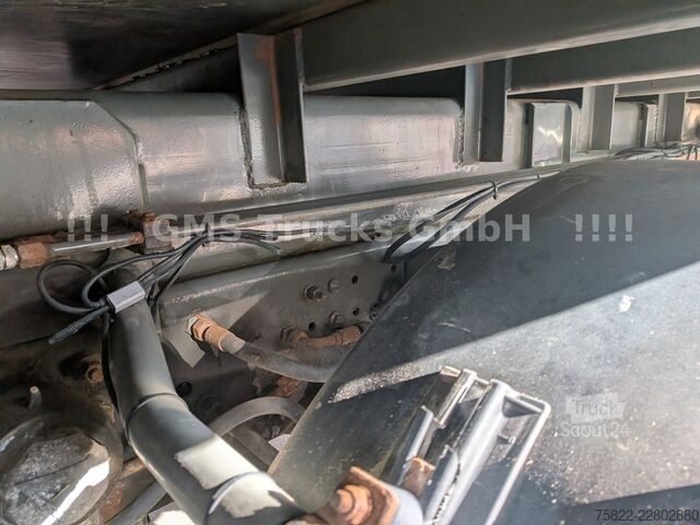 Kamion sa ravnom platformom VOLVO FM12-380 / 8X4 / 28m Hiab Kran / WINCH