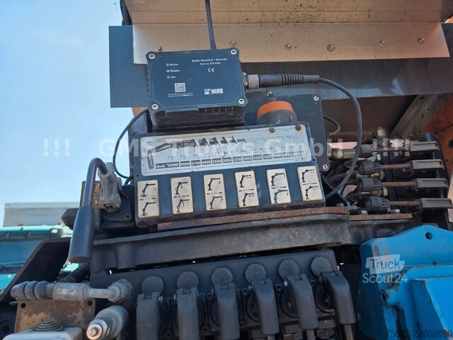 Kamion sa ravnom platformom VOLVO FM12-380 / 8X4 / 28m Hiab Kran / WINCH