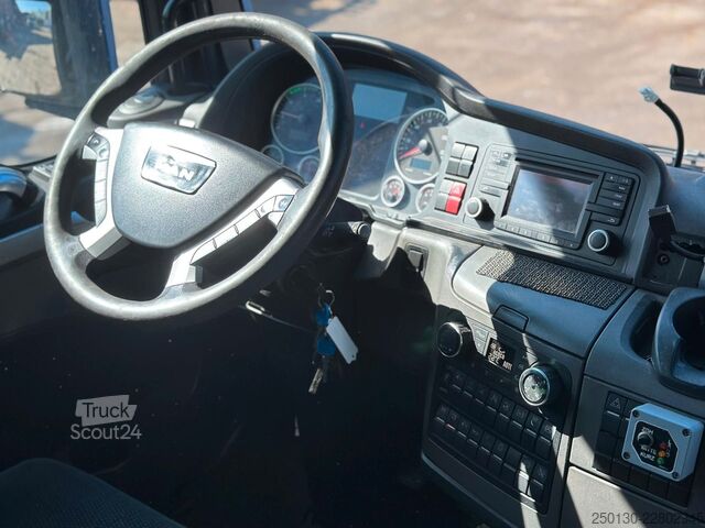Вантажівка з платформою і тентом MAN TGX 26.440 6x2 BL Plane & Retarder /EDSCHA