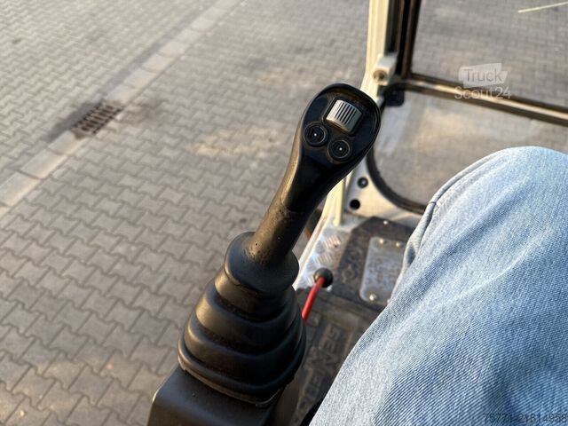 Rukovalac materijalom Sennebogen 818 KOPARKA KOŁOWA