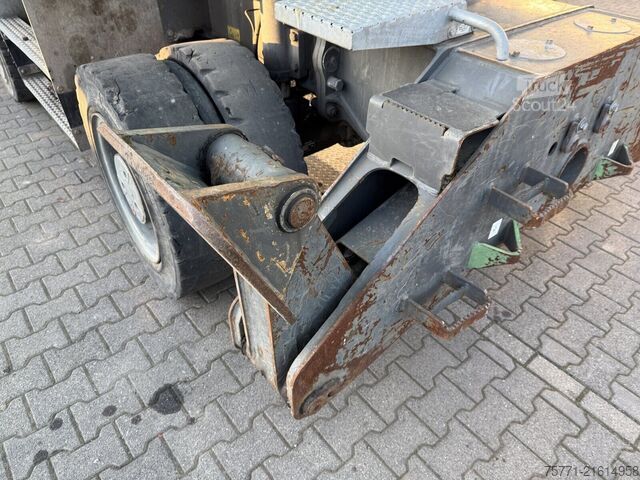 Zariadenie na manipuláciu s materiálom Sennebogen 818 KOPARKA KOŁOWA