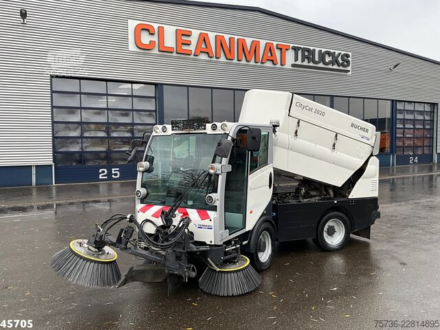 útseprő gép Bucher Citycat 2020 with 3-rd brush