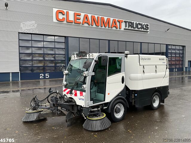 útseprő gép Bucher Citycat 2020 with 3-rd brush