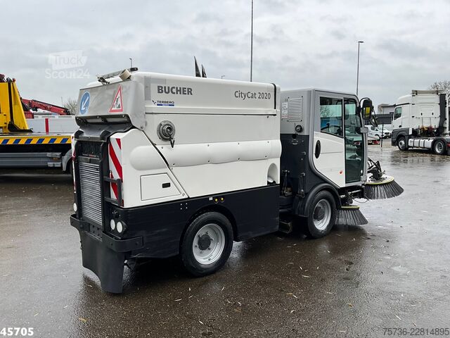 útseprő gép Bucher Citycat 2020 with 3-rd brush
