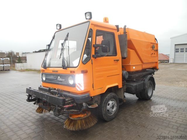 Kehrmaschine MULTICAR M 26