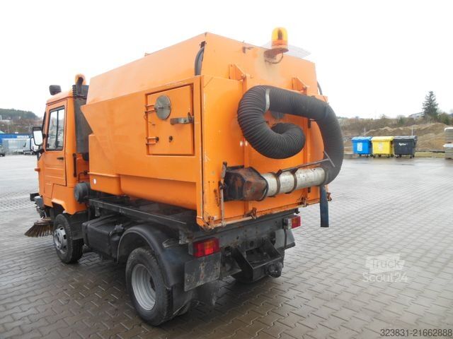 Kehrmaschine MULTICAR M 26