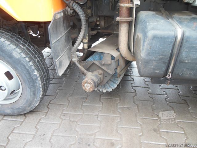 Kehrmaschine MULTICAR M 26