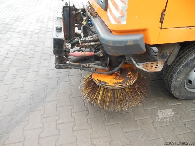 Kehrmaschine MULTICAR M 26