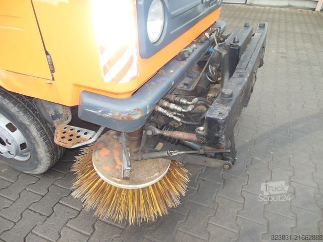 Kehrmaschine MULTICAR M 26