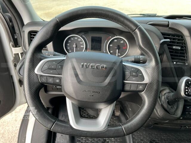 Pasažieru transports IVECO 