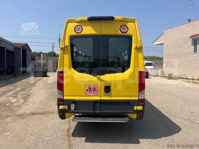 Autobús interurbano IVECO Daily