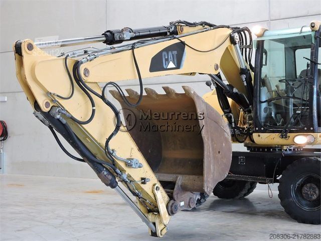 Excavator pe roți CATERPILLAR M313