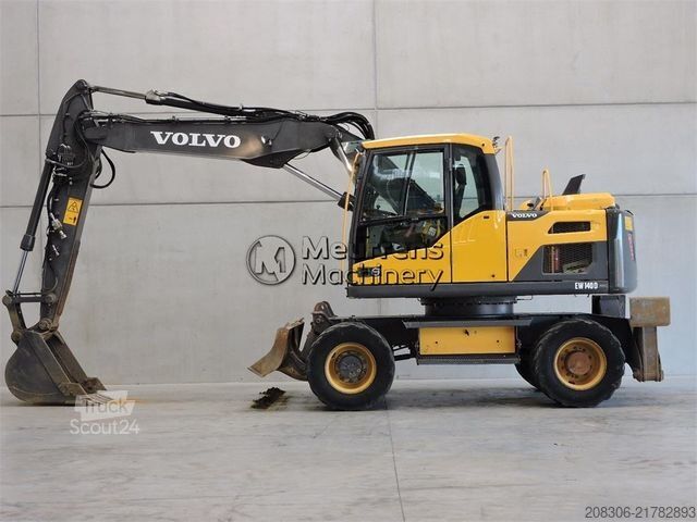 Pelle sur pneus VOLVO EW140D