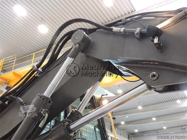 Pelle sur pneus VOLVO EW140D