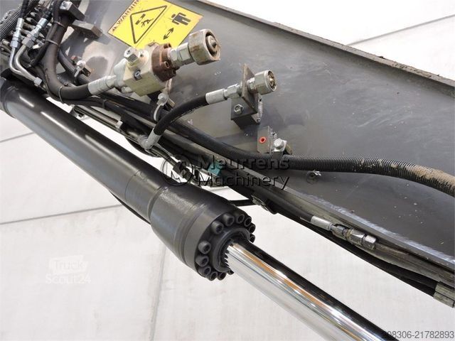 Pelle sur pneus VOLVO EW140D