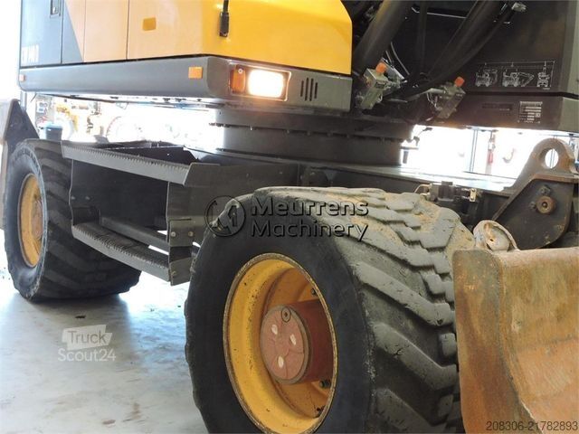 Pelle sur pneus VOLVO EW140D