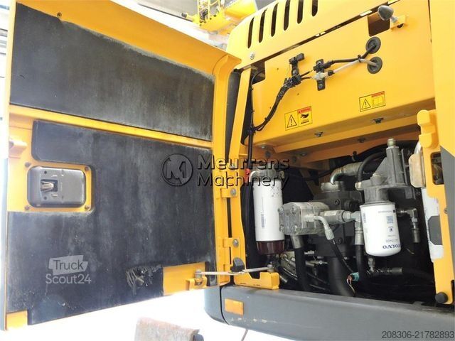 Pelle sur pneus VOLVO EW140D