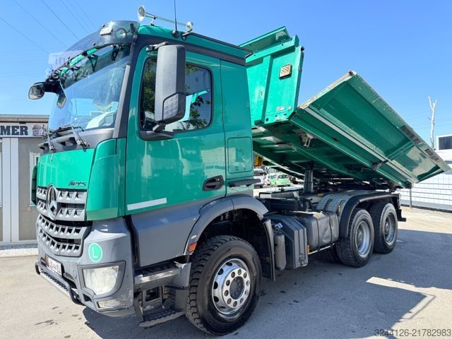 Camión volquete trilateral MERCEDES-BENZ Arocs 2645 K Meiller3-Seitenkipper/Bordmatik/6x4