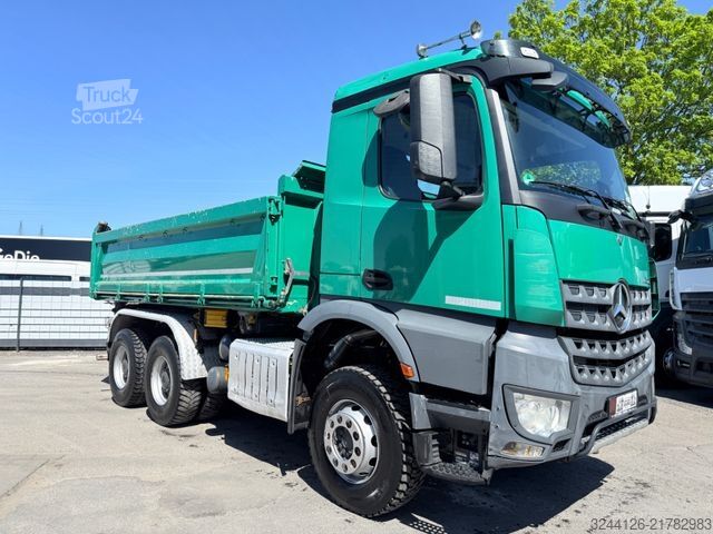 Camión volquete trilateral MERCEDES-BENZ Arocs 2645 K Meiller3-Seitenkipper/Bordmatik/6x4
