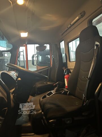 Plateforme de transport de véhicules Iveco ML 120-190