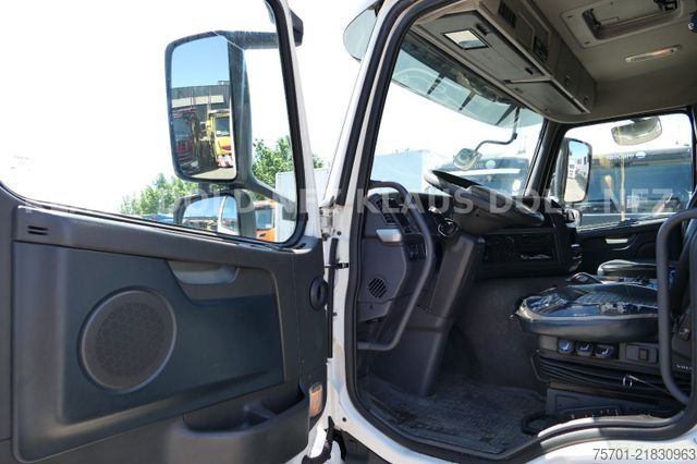 Tovorno vozilo s ravno platformo in ponjavo VOLVO FM 330 Koffer XL-Tank LBW Euro 5
