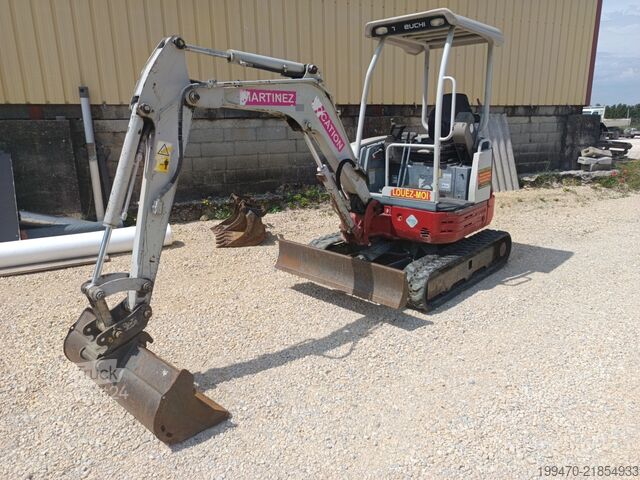 Mini ekskavators < 7t Takeuchi TB23R with 3 excavator buckets