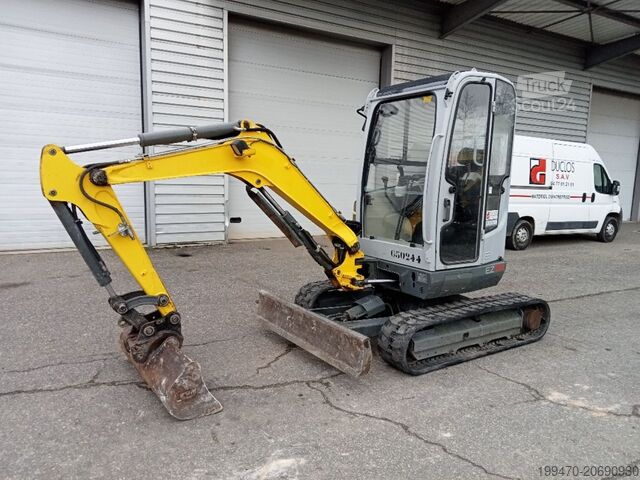 حفار صغير <7 طن Wacker Neuson EZ28