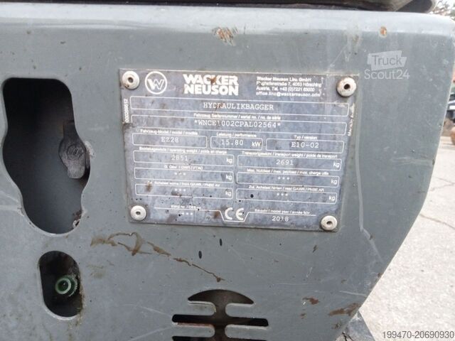 حفار صغير <7 طن Wacker Neuson EZ28