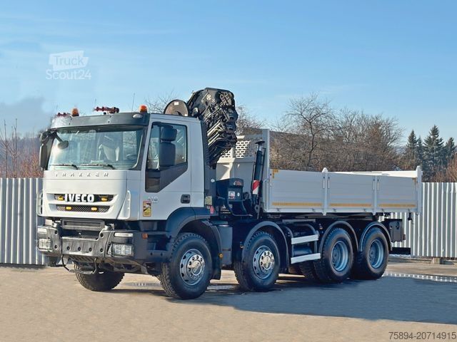 Tipper truck IVECO TRAKKER * HIAB 211 E - 6 HIDUO+ FUNK / 8x4 *TOP