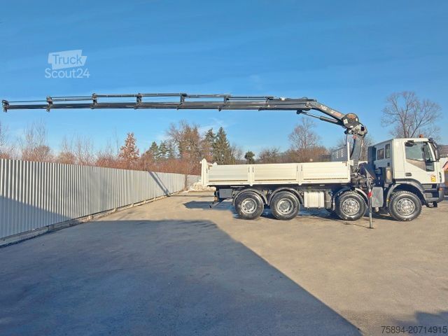Tipper truck IVECO TRAKKER * HIAB 211 E - 6 HIDUO+ FUNK / 8x4 *TOP