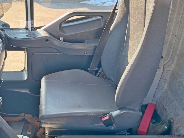 Tipper truck IVECO TRAKKER * HIAB 211 E - 6 HIDUO+ FUNK / 8x4 *TOP