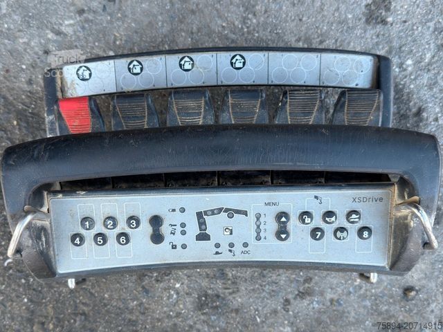 Tipper truck IVECO TRAKKER * HIAB 211 E - 6 HIDUO+ FUNK / 8x4 *TOP