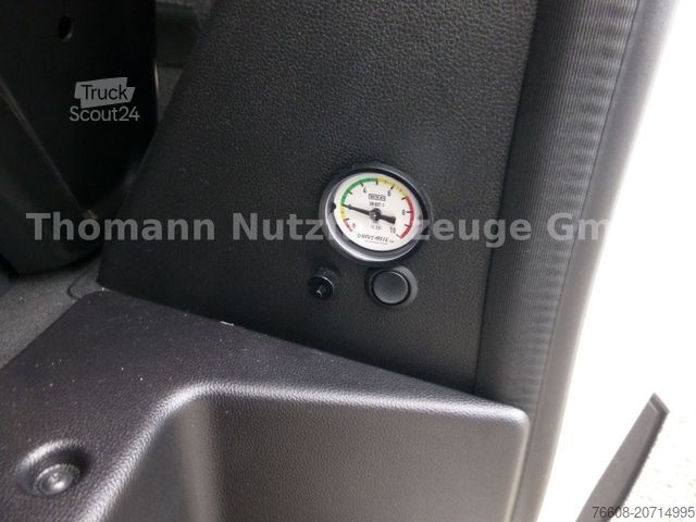 Refrigerator body van RENAULT NEW Master Kühlkoffer Xarios 300 BÄR LBW