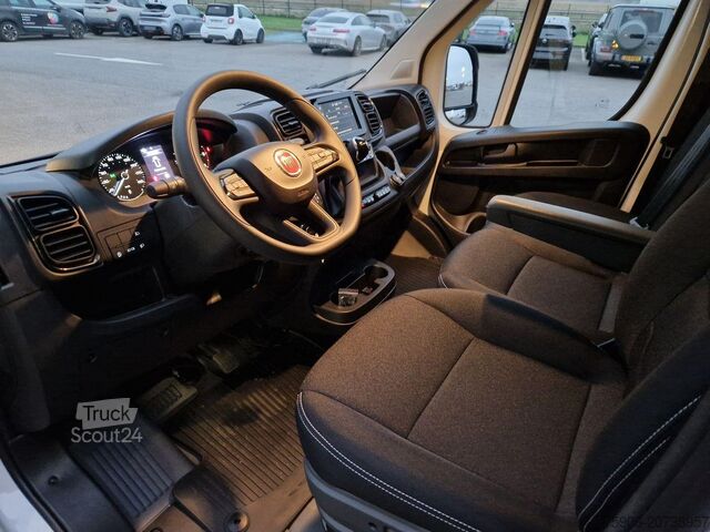 Høy og lang skapvogn Fiat Ducato