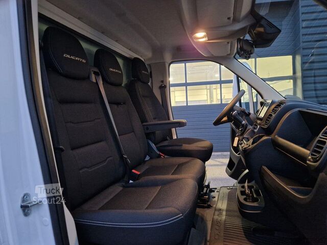 Høy og lang skapvogn Fiat Ducato