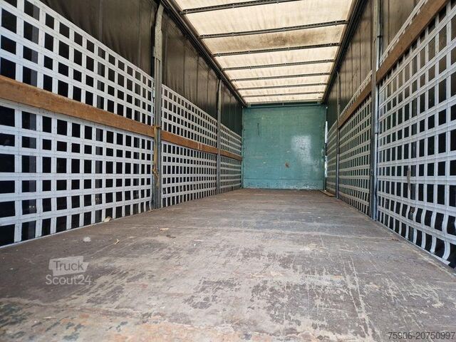 Trucks with flatbed & tarpaulin Volvo FH