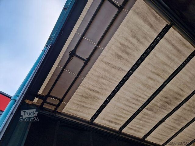 Trucks with flatbed & tarpaulin Volvo FH