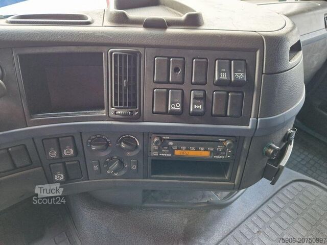 Vrachtwagens met open laadbak en zeil Volvo FH